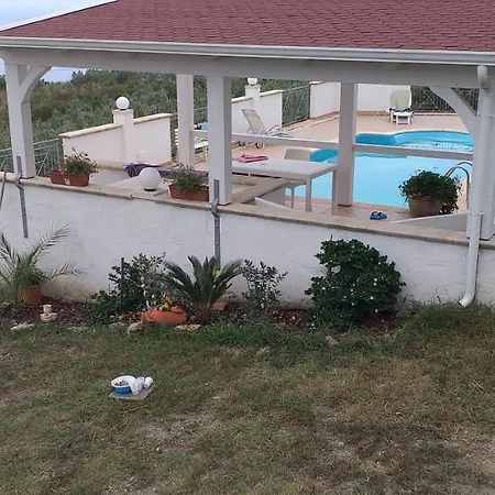 Vista Mare Con Piscina Hébergement de vacances